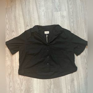 Black cropped black button up shirt